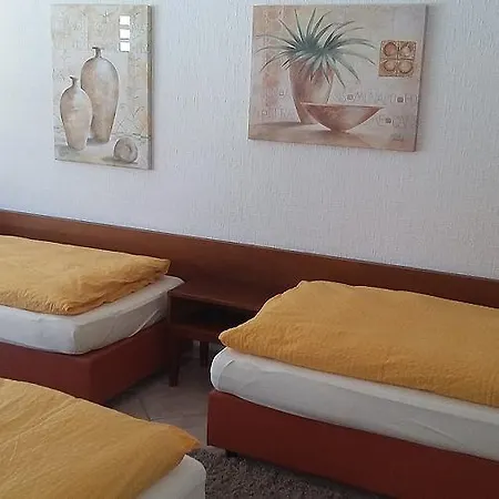 Hotel Am Ufer 2*