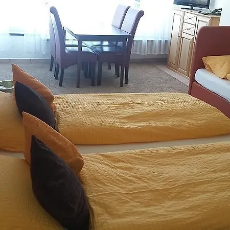 Hotel Am Ufer 2*